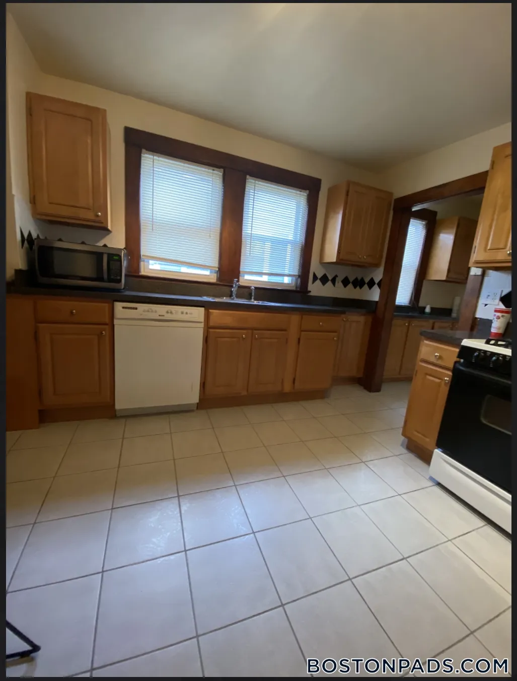 3 bed, 1 bath apartment for rent at 180 Calumet St Unit 2, Mission Hill — photo 4 of 11
