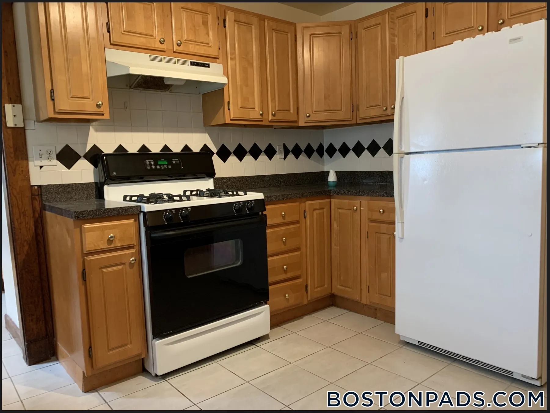 3 bed, 1 bath apartment for rent at 180 Calumet St Unit 2, Mission Hill — photo 3 of 11
