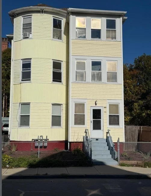 3 bed, 1 bath apartment for rent at 180 Canterbury Unit 2, Worcester — photo 1 of 8