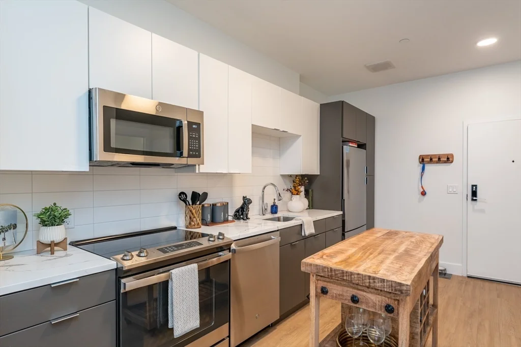 Studio bed, 1 bath apartment for rent at 180 Central Ave Unit 302, Chelsea — photo 2 of 8
