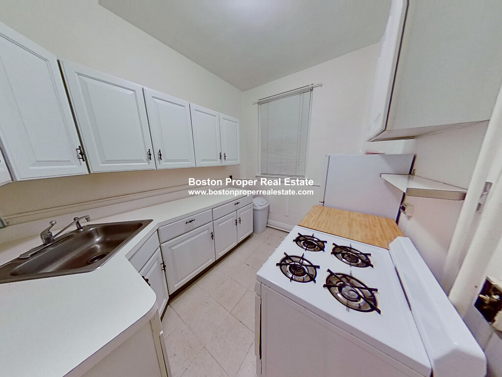 2 bed, 1 bath apartment for rent at 180 Commonwealth Ave Unit C, Back Bay — photo 4 of 11