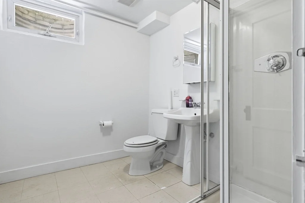 4 bed, 3 bath apartment for rent at 180 Eliot St, Chestnut Hill — photo 34 of 38