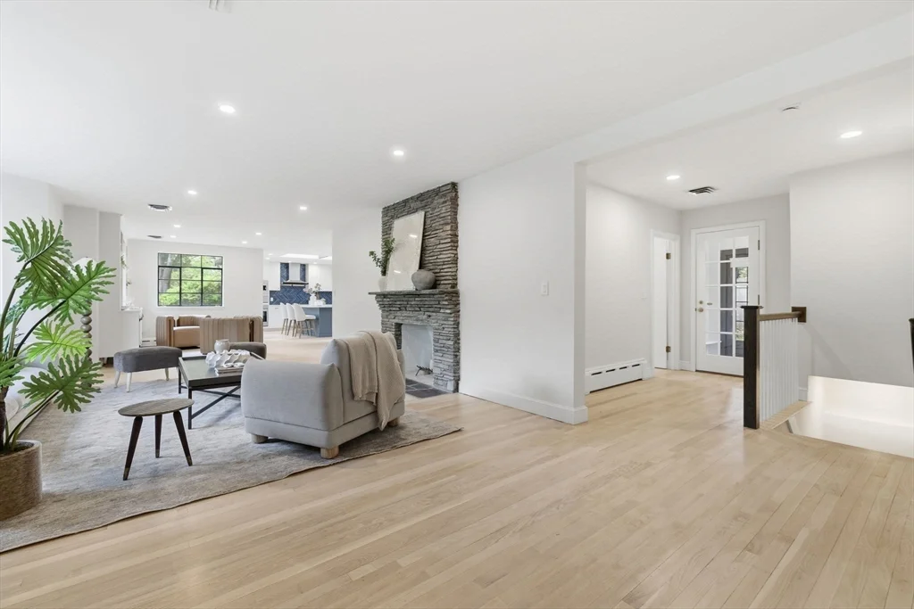 4 bed, 3 bath apartment for rent at 180 Eliot St, Chestnut Hill — photo 3 of 38