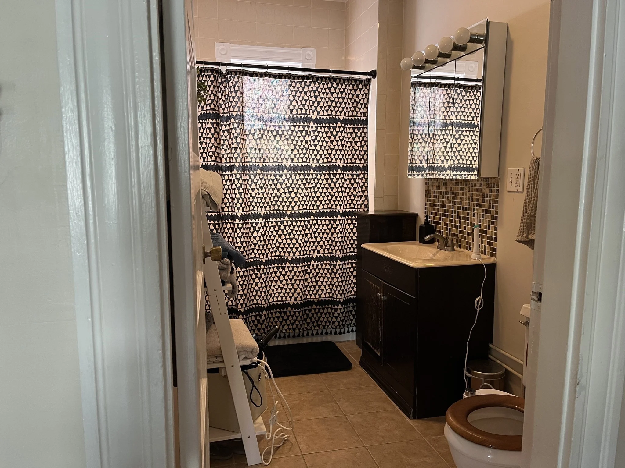 3 bed, 1 bath apartment for rent at 180 Fellsway West Unit 3, Glenwood — photo 5 of 11