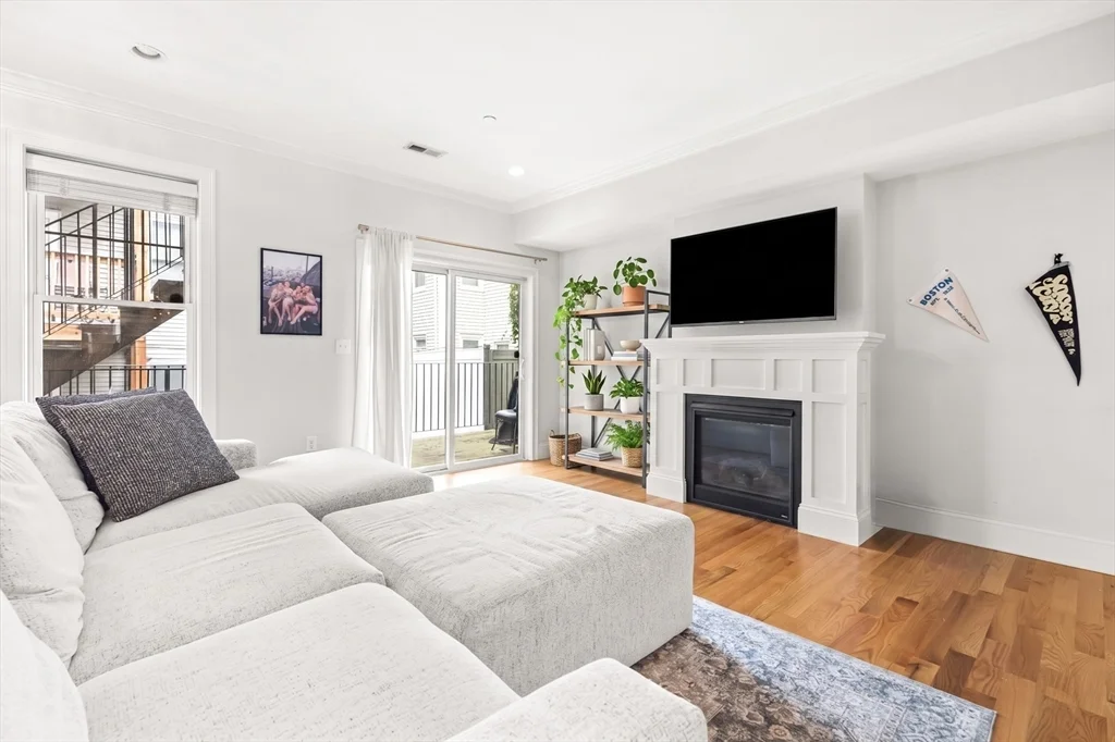 2 bed, 1 bath apartment for rent at 180 Gold St Unit 3, South Boston
