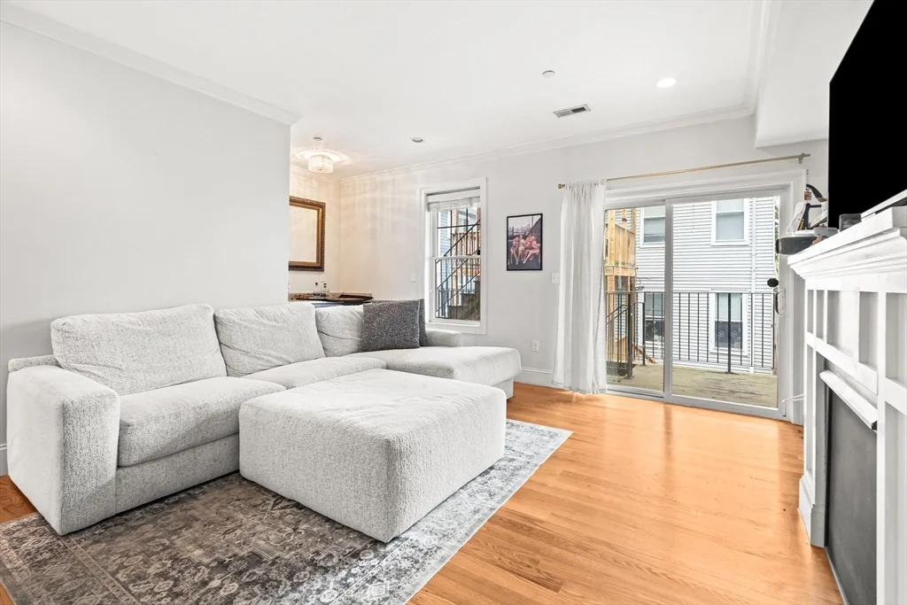 2 bed, 1 bath apartment for rent at 180 Gold St Unit 3, South Boston — photo 2 of 18