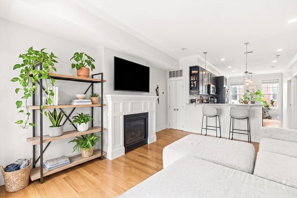 2 bed, 1 bath apartment for rent at 180 Gold St Unit 3, South Boston — photo 3 of 18