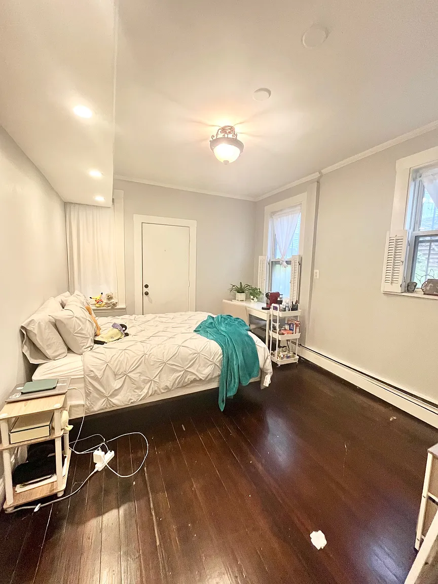 3 bed, 1 bath apartment for rent at 180 Hillside St Unit 1, Mission Hill — photo 9 of 12