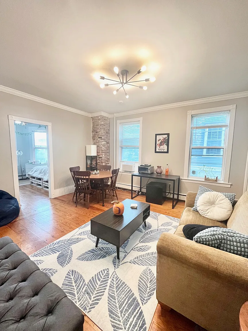 3 bed, 1 bath apartment for rent at 180 Hillside St Unit 1, Mission Hill — photo 2 of 12