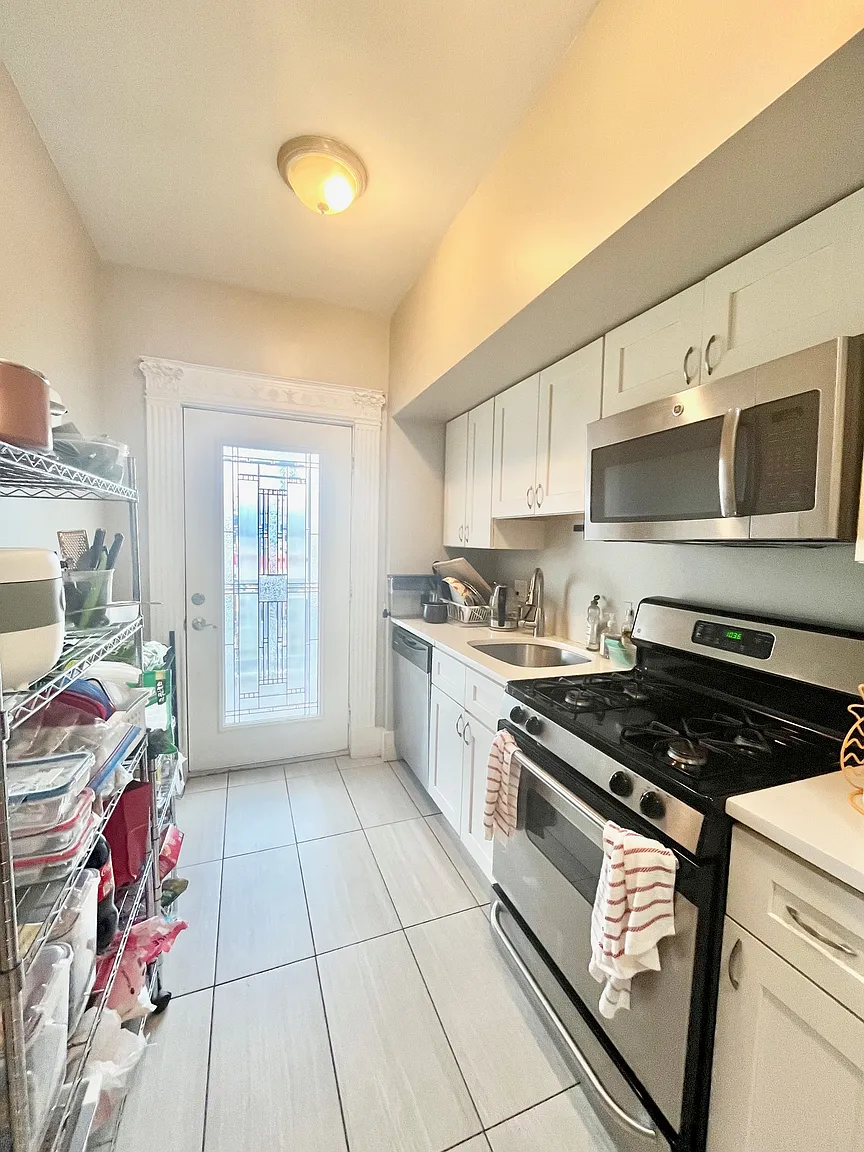 3 bed, 1 bath apartment for rent at 180 Hillside St Unit 1, Mission Hill — photo 4 of 12