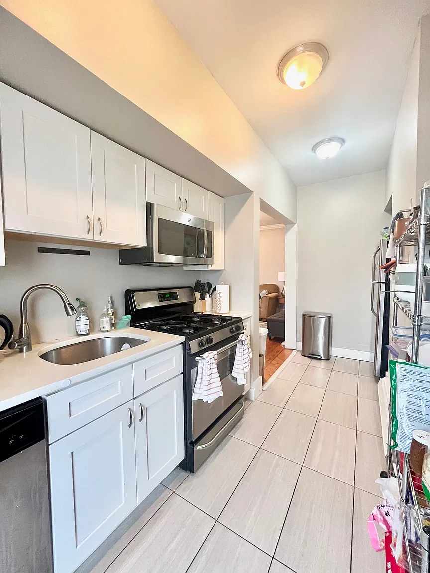 3 bed, 1 bath apartment for rent at 180 Hillside St Unit 1, Mission Hill — photo 5 of 12