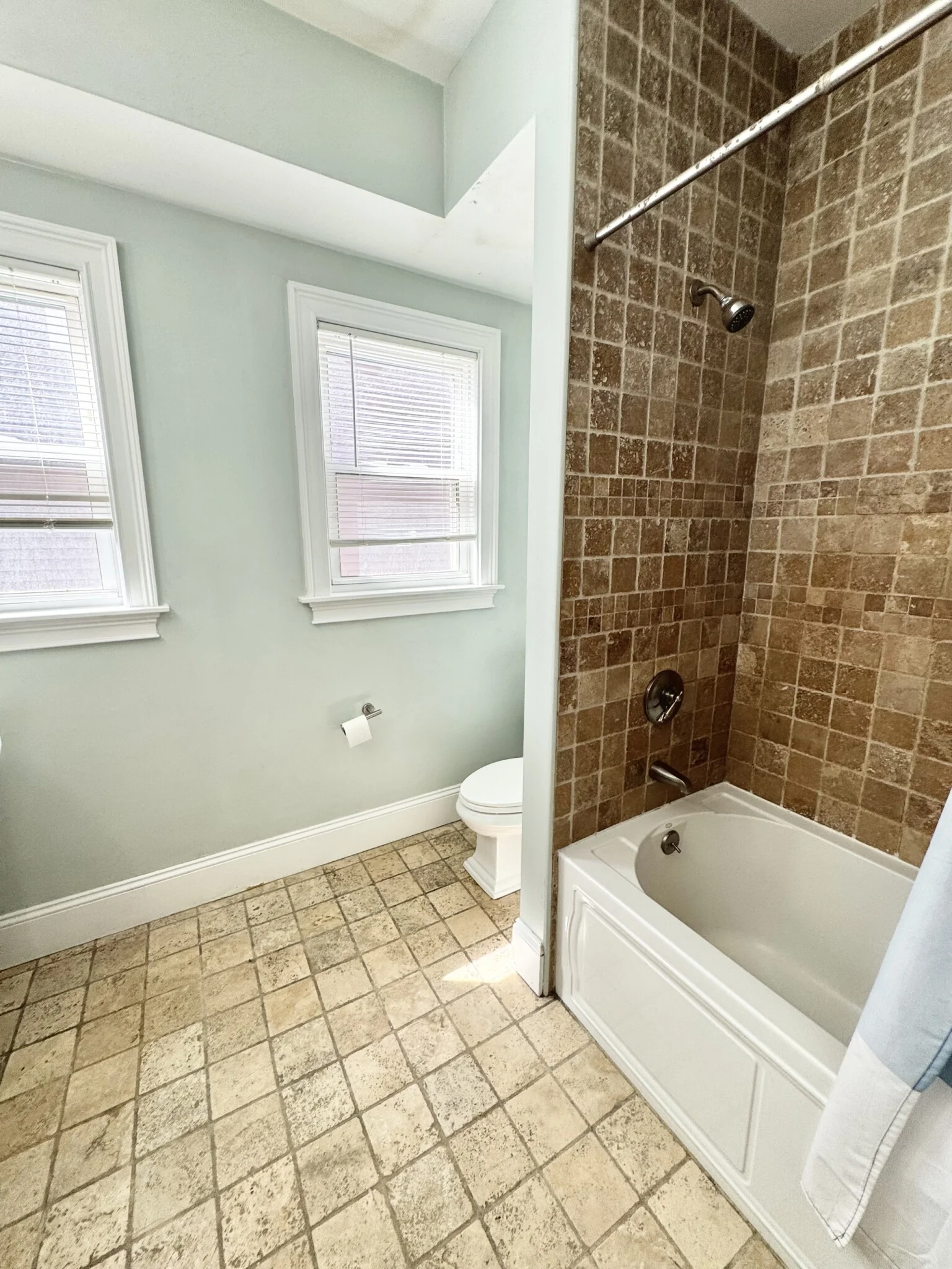 4 bed, 1 bath apartment for rent at 180 Hillside St Unit 3, Mission Hill — photo 12 of 14