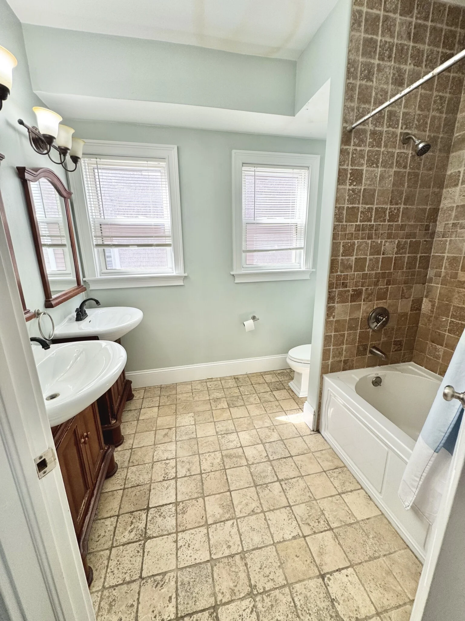 4 bed, 1 bath apartment for rent at 180 Hillside St Unit 3, Mission Hill — photo 10 of 14