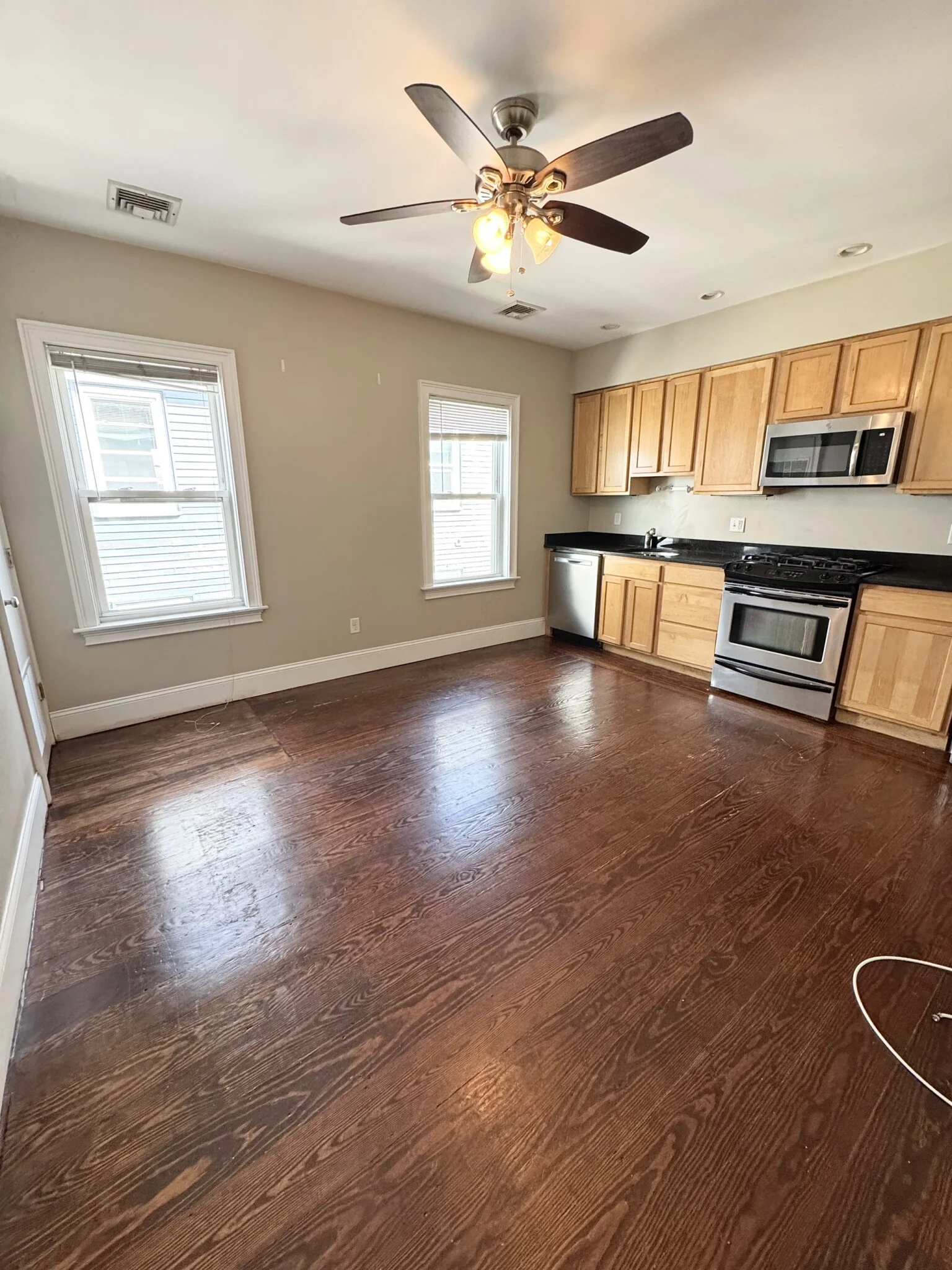 4 bed, 1 bath apartment for rent at 180 Hillside St Unit 3, Mission Hill — photo 2 of 14