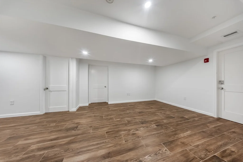 3 bed, 1 bath apartment for rent at 180 Jackson St Unit A, North Lawrence — photo 4 of 10