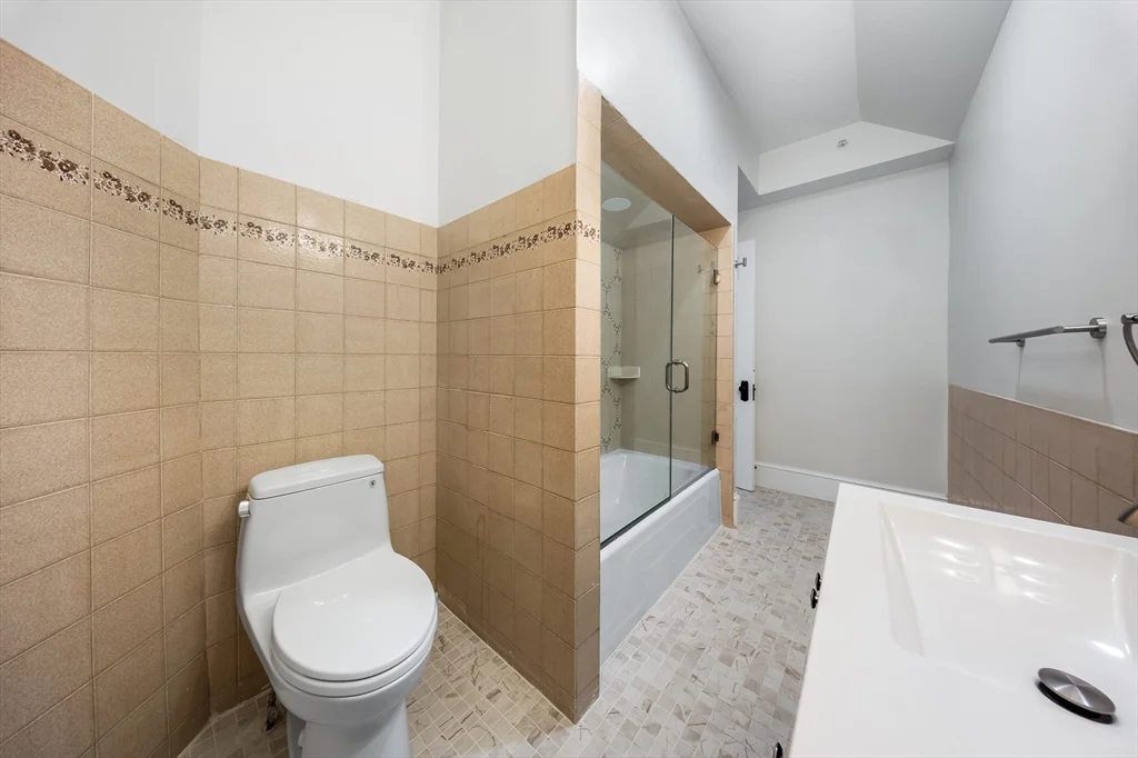 1 bed, 1 bath apartment for rent at 180 Jackson St Unit C, Lawrence — photo 4 of 6