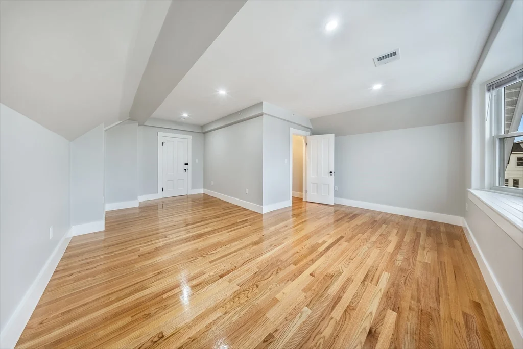3 bed, 1 bath apartment for rent at 180 Jackson St Unit D, North Lawrence — photo 9 of 11