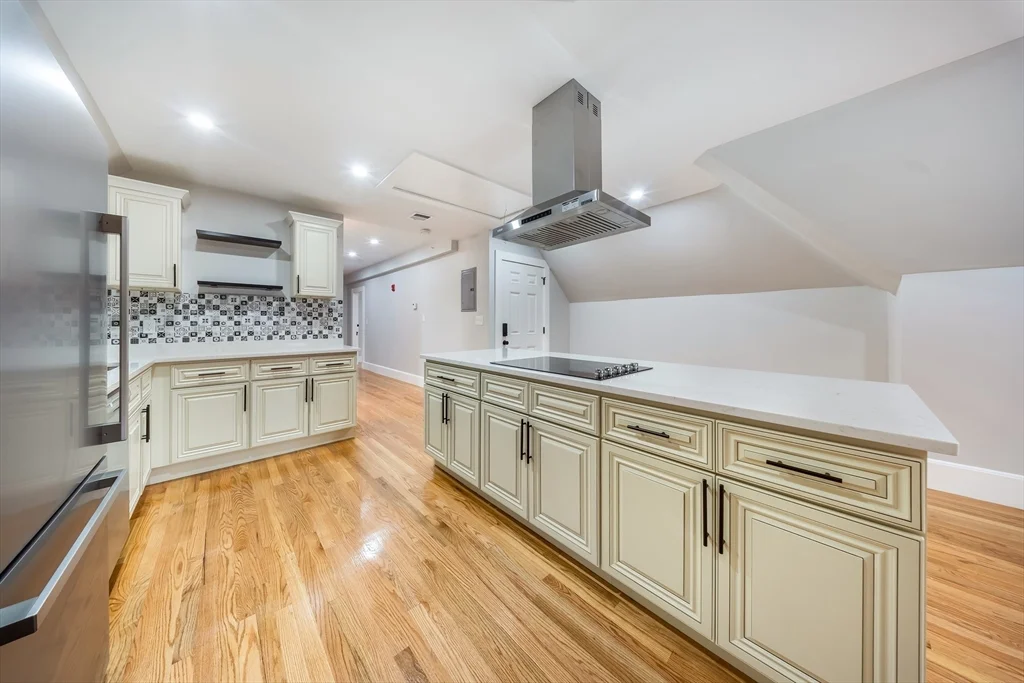 3 bed, 1 bath apartment for rent at 180 Jackson St Unit D, North Lawrence — photo 1 of 11