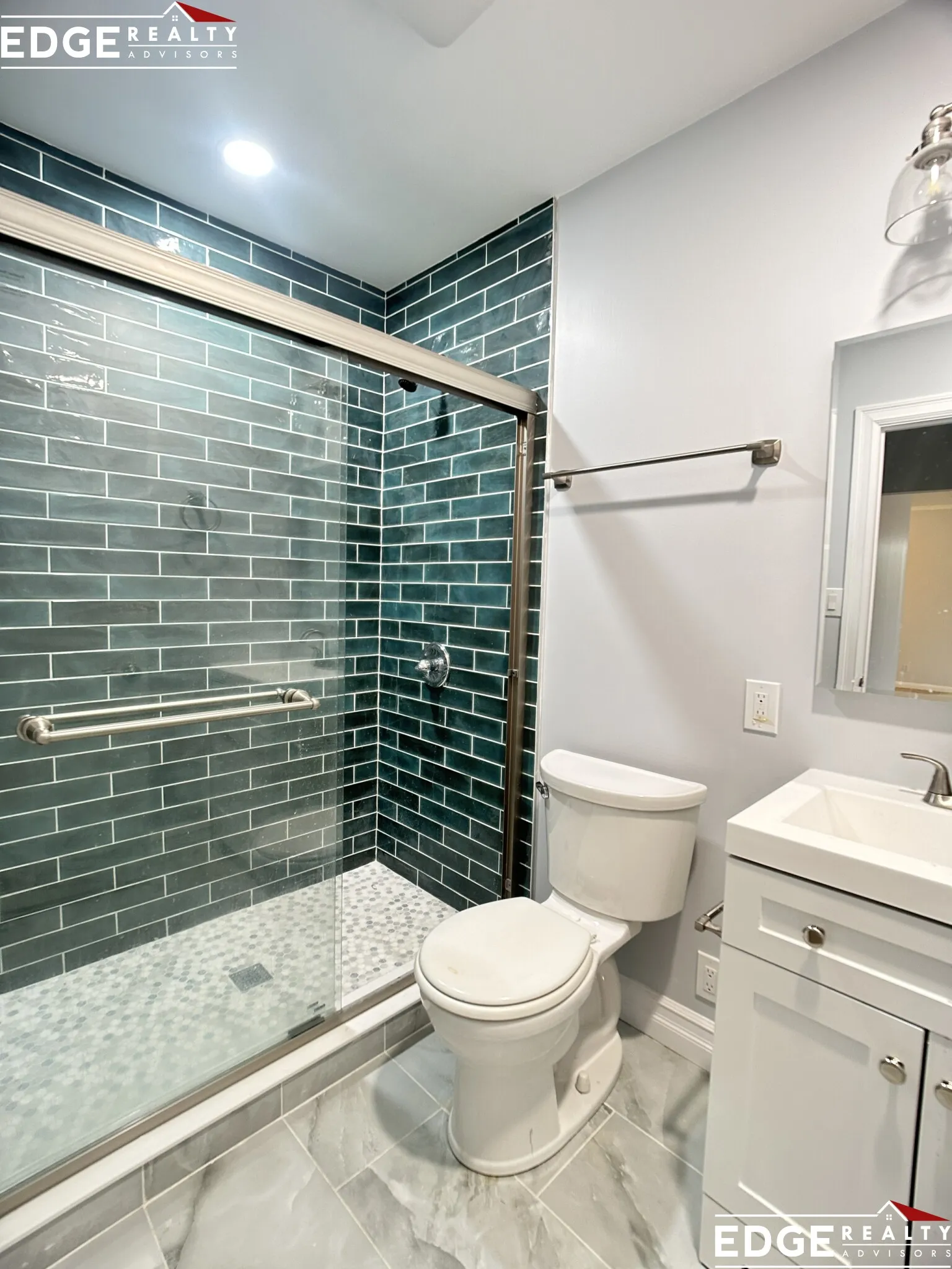 3 bed, 2 bath apartment for rent at 180 Lake Shore Rd Unit 4, Oak Square — photo 4 of 8