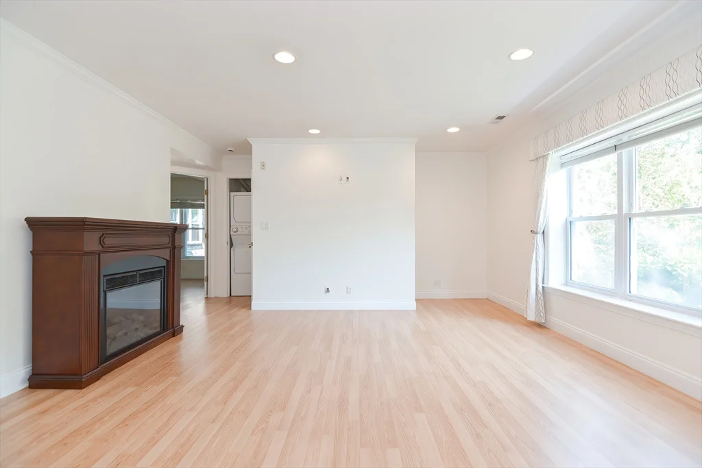 2 bed, 2 bath apartment for rent at 180 Newton St Unit 2, New Bedford — photo 6 of 30