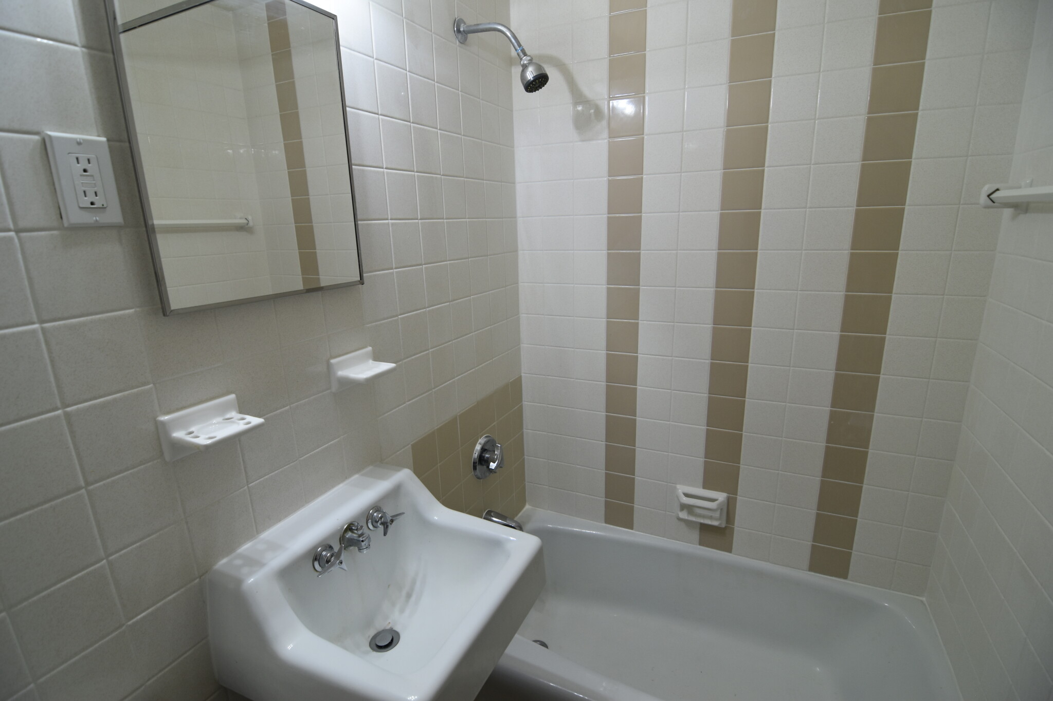 1 bed, 1 bath apartment for rent at 180 North Beacon St Unit 3, Brighton — photo 4 of 5