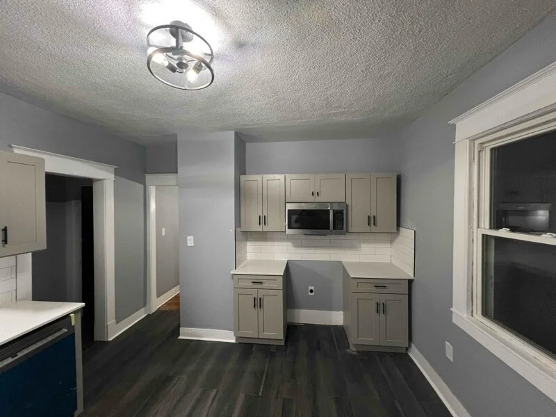 3 bed, 1 bath apartment for rent at 180 Oak Grove Ave Unit 1, East Springfield — photo 1 of 6