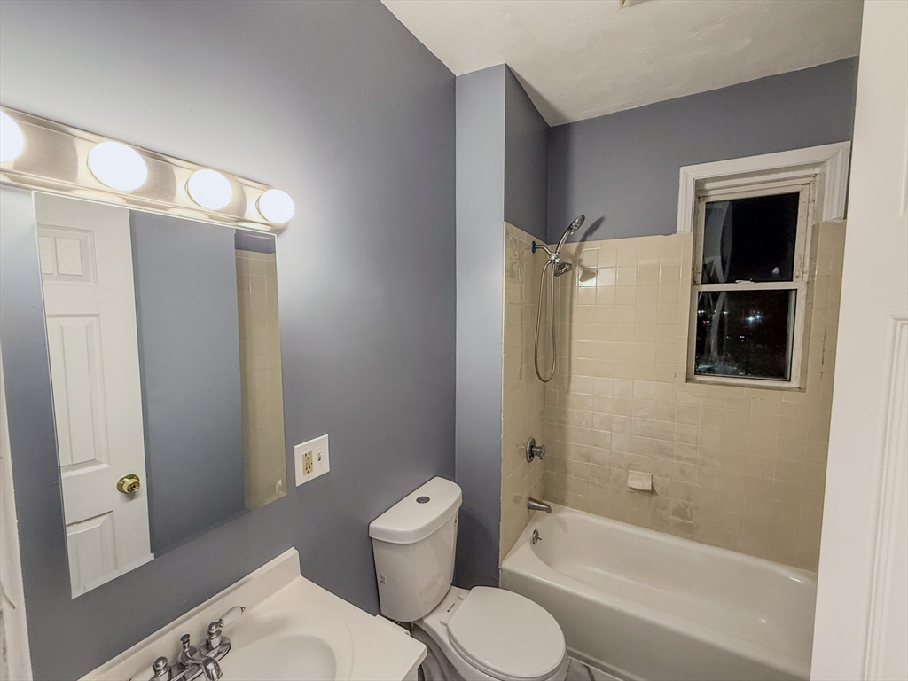 4 bed, 1 bath apartment for rent at 180 Quincy St Unit 3, Boston — photo 11 of 14