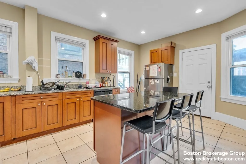 6 bed, 2 bath apartment for rent at 180 Saint Alphonsus St Unit 3, Mission Hill — photo 3 of 39