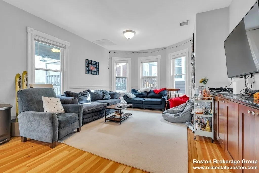 6 bed, 2 bath apartment for rent at 180 Saint Alphonsus St Unit 3, Mission Hill — photo 7 of 39