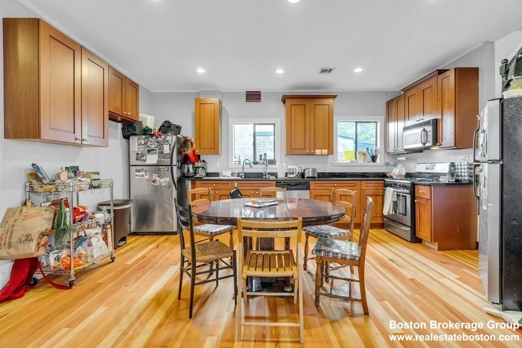 6 bed, 2 bath apartment for rent at 180 Saint Alphonsus St Unit 3, Mission Hill — photo 2 of 39