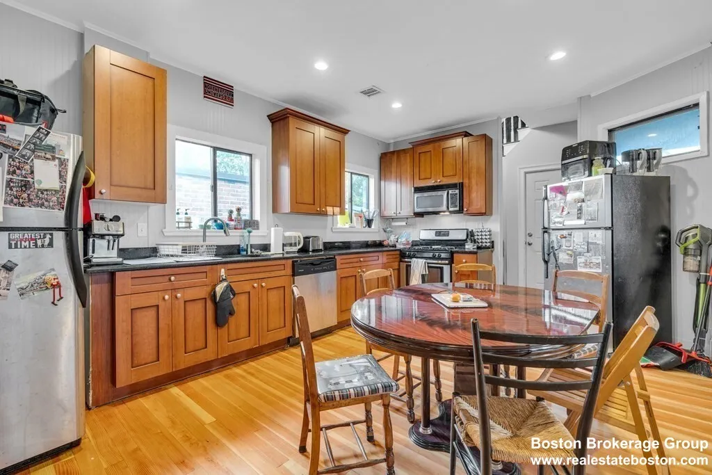 6 bed, 2 bath apartment for rent at 180 Saint Alphonsus St Unit 3, Mission Hill — photo 20 of 39