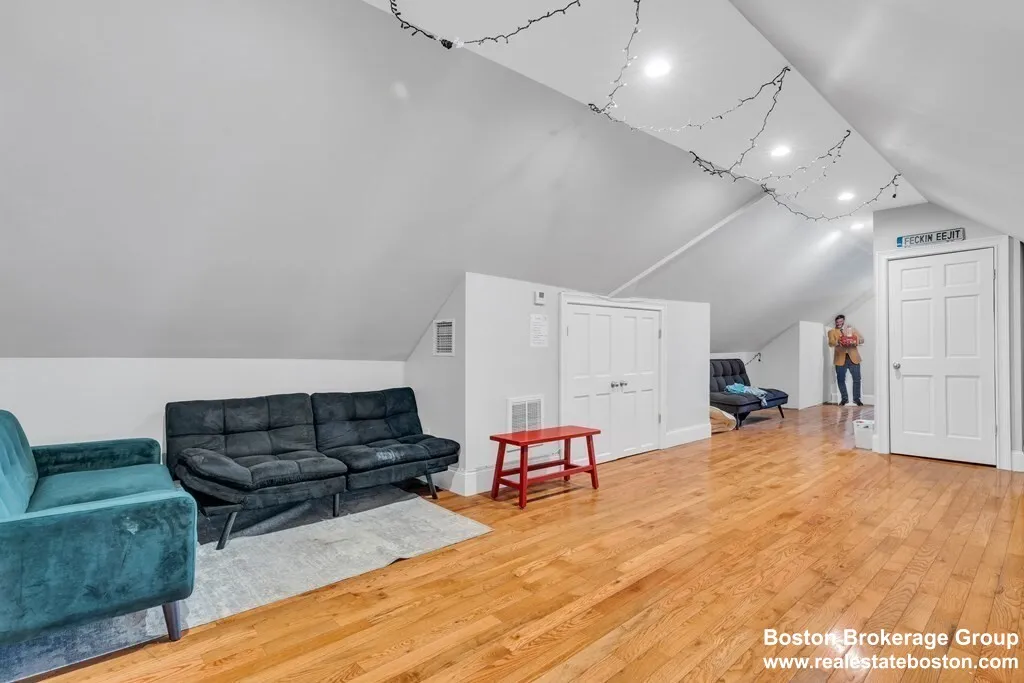 6 bed, 2 bath apartment for rent at 180 Saint Alphonsus St Unit 3, Mission Hill — photo 4 of 39