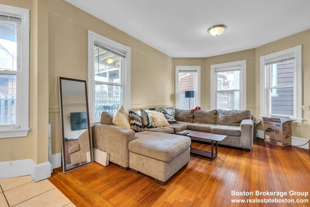5 bed, 2 bath apartment for rent at 180 St Alphonsus Unit 2, Mission Hill — photo 3 of 16