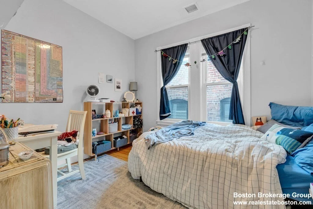5 bed, 2 bath apartment for rent at 180 St Alphonsus Unit 2, Mission Hill — photo 7 of 16