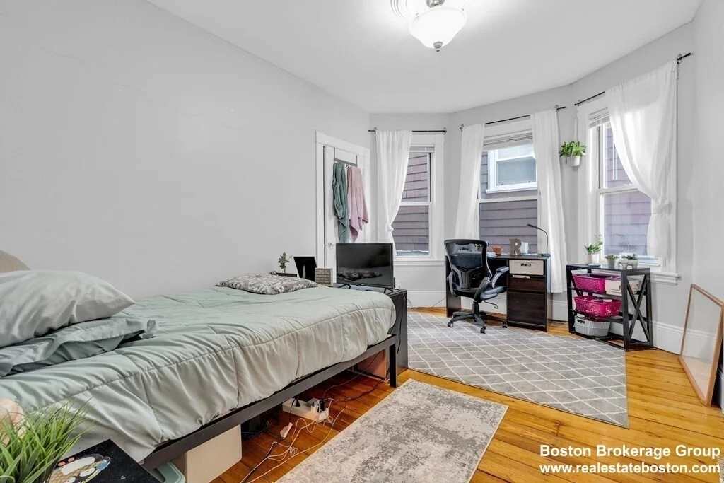 5 bed, 2 bath apartment for rent at 180 St Alphonsus Unit 2, Mission Hill — photo 10 of 16