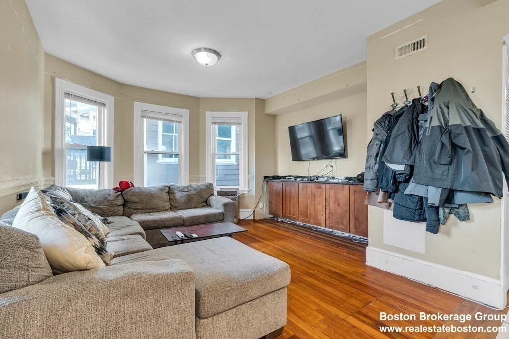 5 bed, 2 bath apartment for rent at 180 St Alphonsus Unit 2, Mission Hill — photo 2 of 16