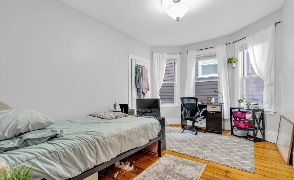 6 bed, 2 bath apartment for rent at 180 St Alphonsus Unit 3, Boston — photo 6 of 14