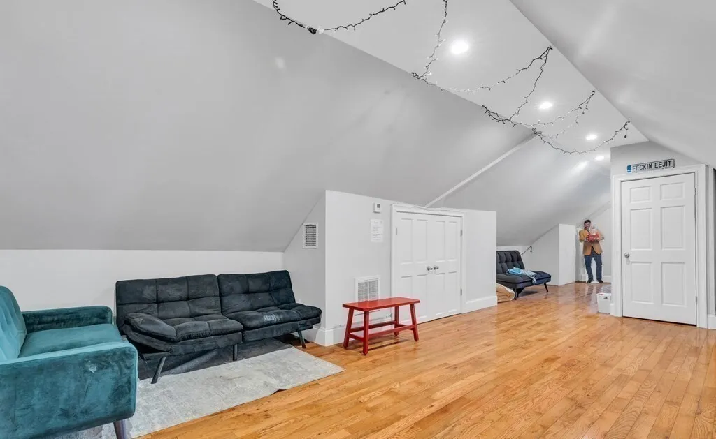 6 bed, 2 bath apartment for rent at 180 St Alphonsus Unit 3, Boston — photo 10 of 14