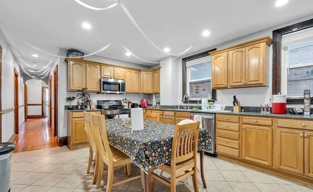 6 bed, 2 bath apartment for rent at 180 St Alphonsus Unit 3, Boston — photo 2 of 14