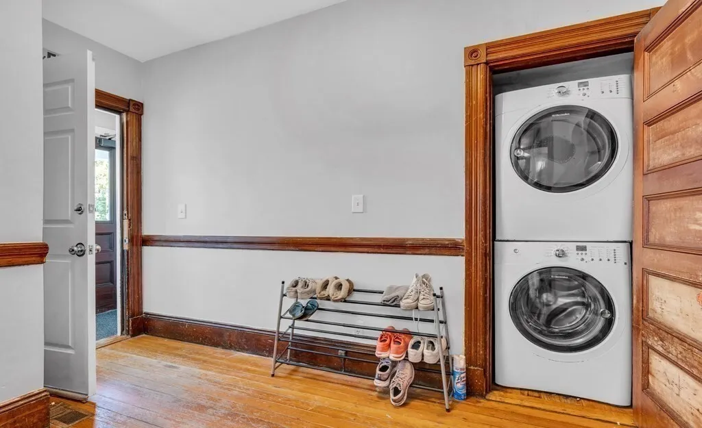 6 bed, 2 bath apartment for rent at 180 St Alphonsus Unit 3, Boston — photo 3 of 14