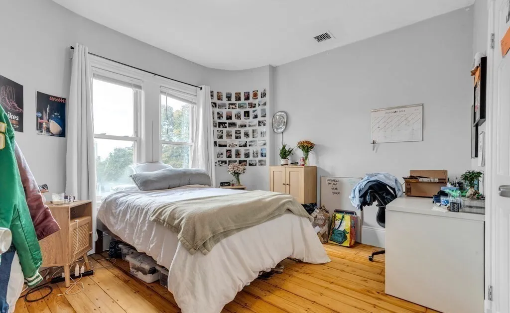 6 bed, 2 bath apartment for rent at 180 St Alphonsus Unit 3, Boston — photo 9 of 14