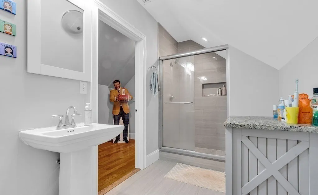6 bed, 2 bath apartment for rent at 180 St Alphonsus Unit 3, Boston — photo 13 of 14
