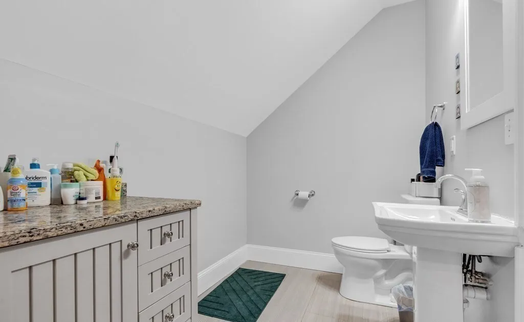 6 bed, 2 bath apartment for rent at 180 St Alphonsus Unit 3, Boston — photo 12 of 14