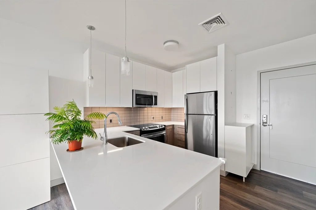 1 bed, 1 bath apartment for rent at 180 Telford St Unit 403, Brighton — photo 3 of 36