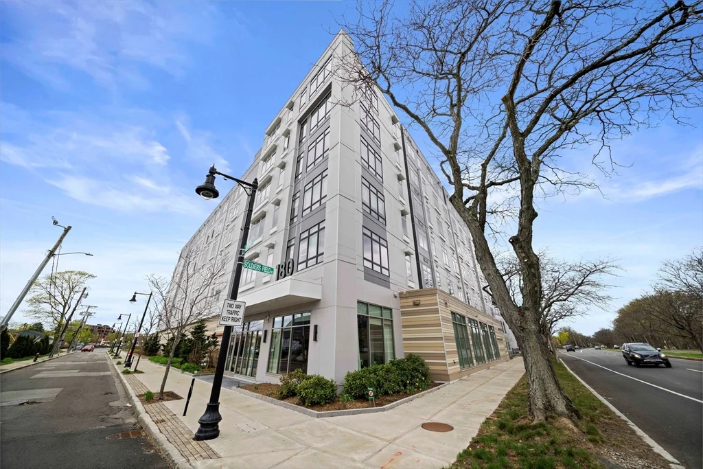 1 bed, 1 bath apartment for rent at 180 Telford St Unit 403, Brighton