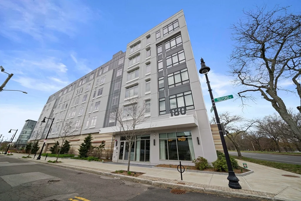 1 bed, 1 bath apartment for rent at 180 Telford St Unit 403, Brighton — photo 15 of 36