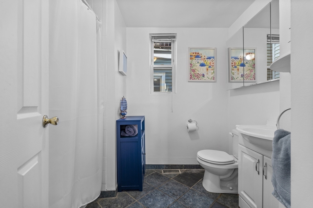 2 bed, 1 bath apartment for rent at 180 W 8th Unit 1, South Boston — photo 9 of 13