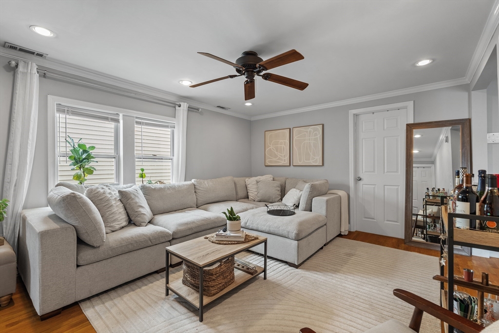 3 bed, 1 bath apartment for rent at 180 W 8th Unit 3, South Boston — photo 4 of 11