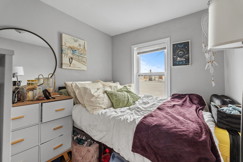 3 bed, 1 bath apartment for rent at 180 W 8th Unit 3, South Boston — photo 9 of 11