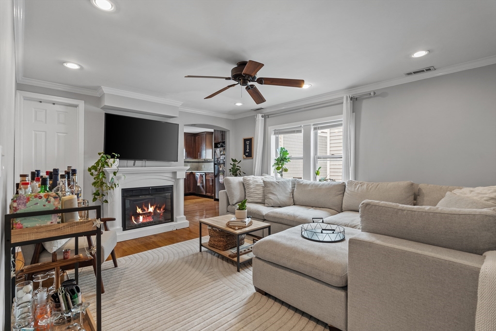 3 bed, 1 bath apartment for rent at 180 W 8th Unit 3, South Boston — photo 3 of 11